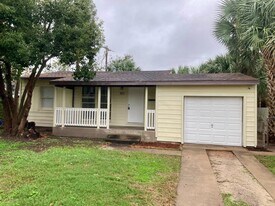 103 Trout Ave in Galveston, TX - Building Photo
