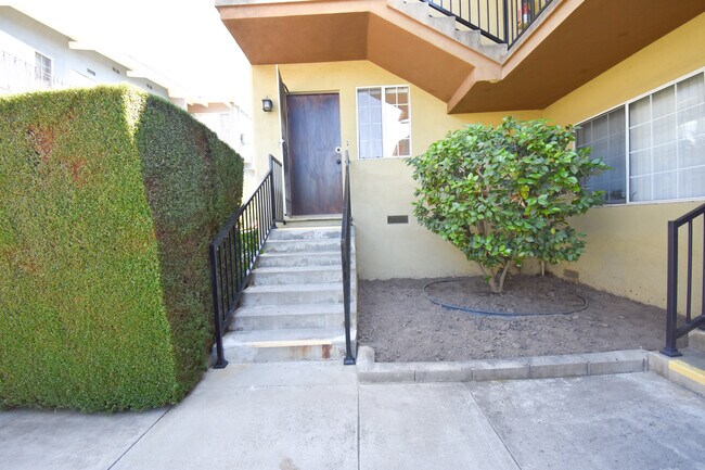 1570 N Verdugo Rd, Unit Verdugo APT in Glendale, CA - Foto de edificio - Building Photo