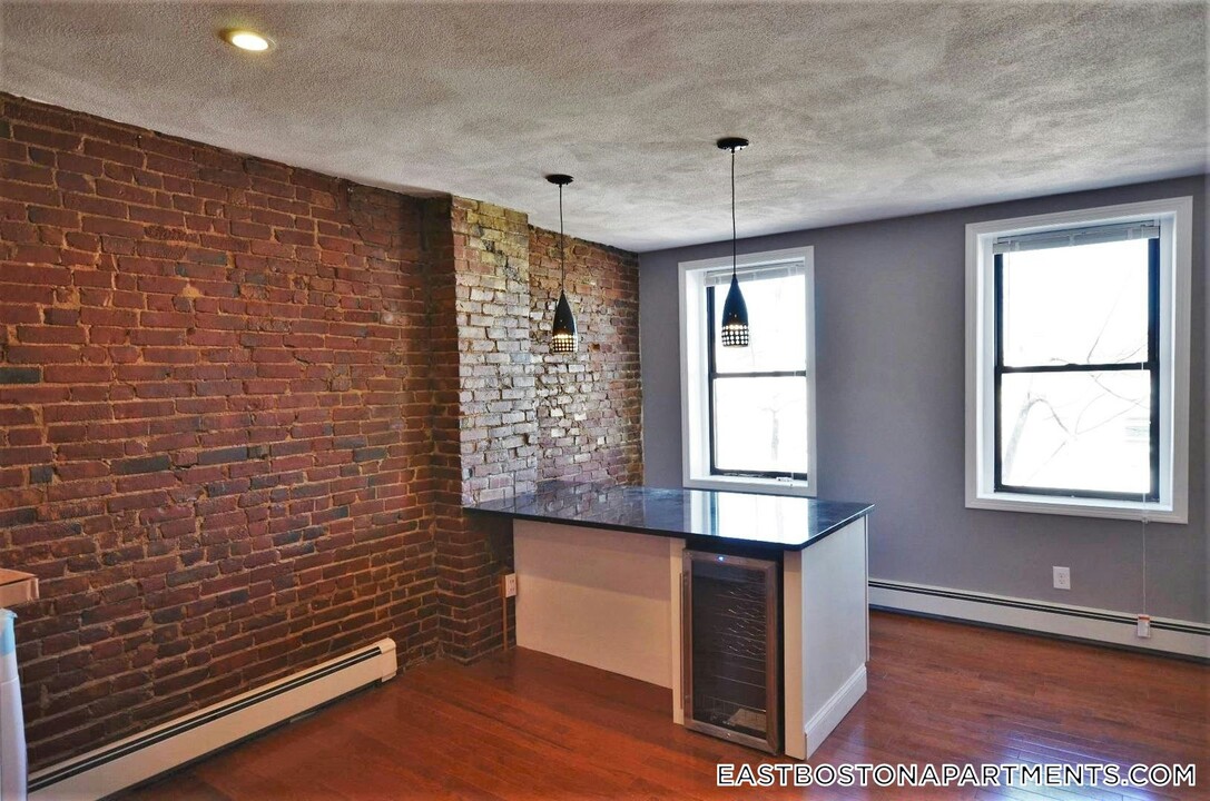 349 Sumner St in Boston, MA - Building Photo