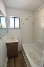 614 E Live Oak St in Lockhart, TX - Building Photo - Building Photo