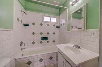 27 E Milton Ave in Hazel Park, MI - Building Photo - Building Photo
