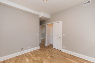 1101 W Cornelia Ave-Unit -3 in Chicago, IL - Building Photo - Building Photo