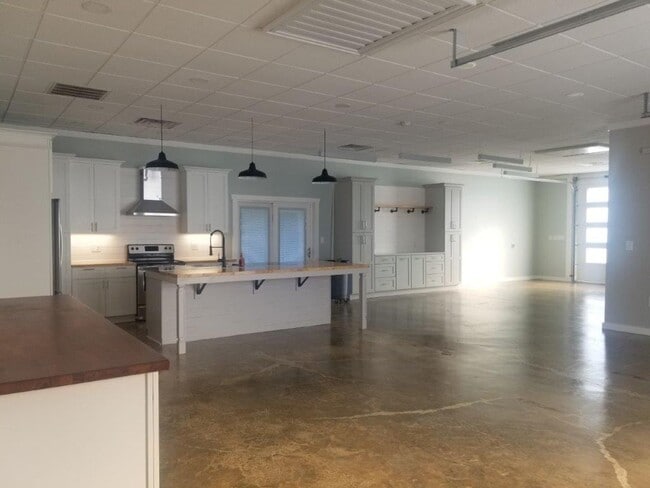 6047 Wayne Memorial Dr in Pikeville, NC - Building Photo - Building Photo