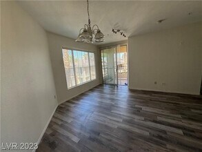 7155 S Durango Dr, Unit 304 in Las Vegas, NV - Building Photo - Building Photo