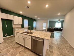7919 Satiny Ct in North Las Vegas, NV - Building Photo - Building Photo