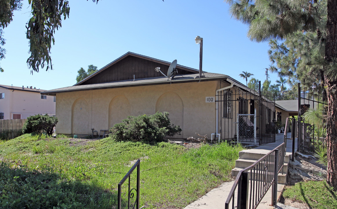 100 Laurel Ave in National City, CA - Building Photo