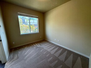 7902 168th Ave NE in Redmond, WA - Building Photo - Building Photo