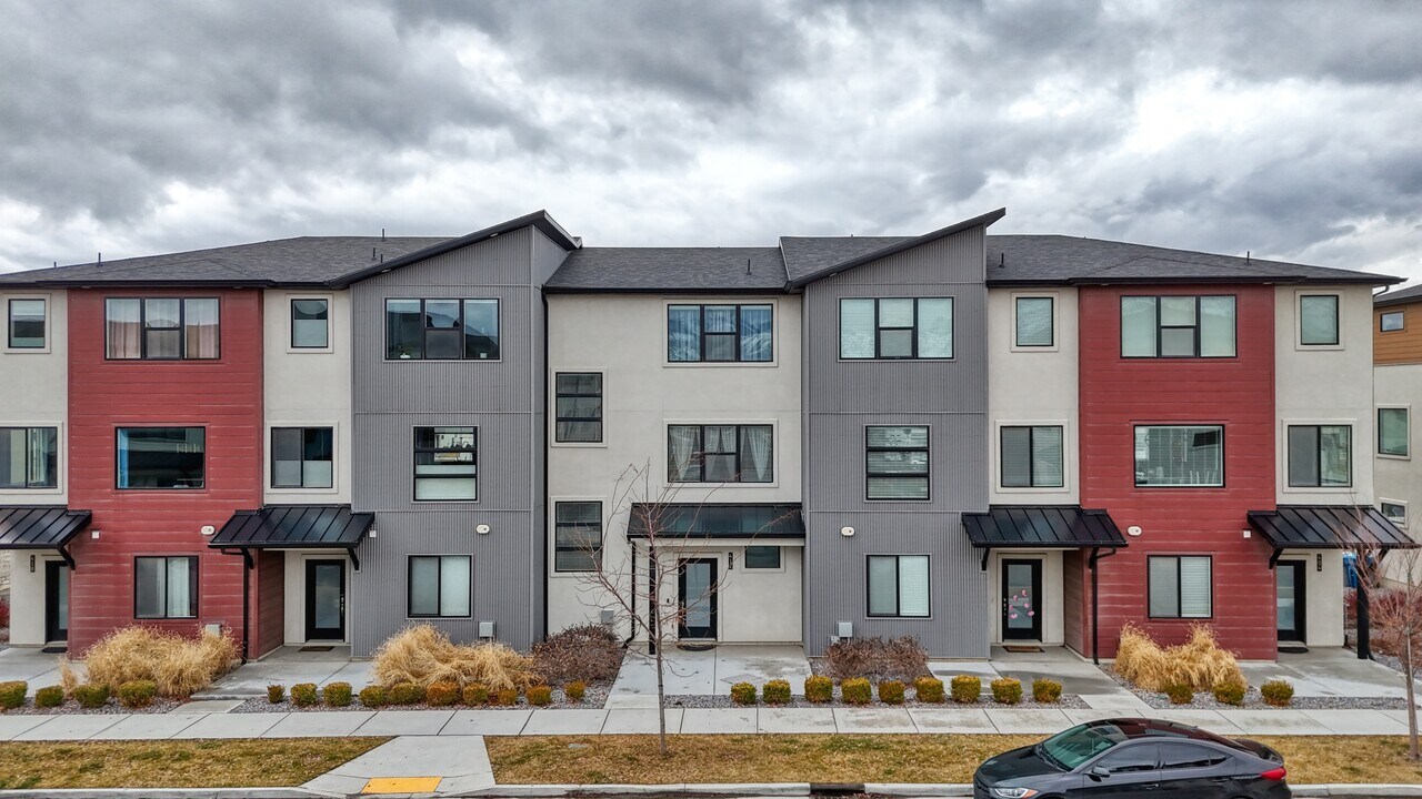 412 S Willow Leaf Rd in American Fork, UT - Building Photo