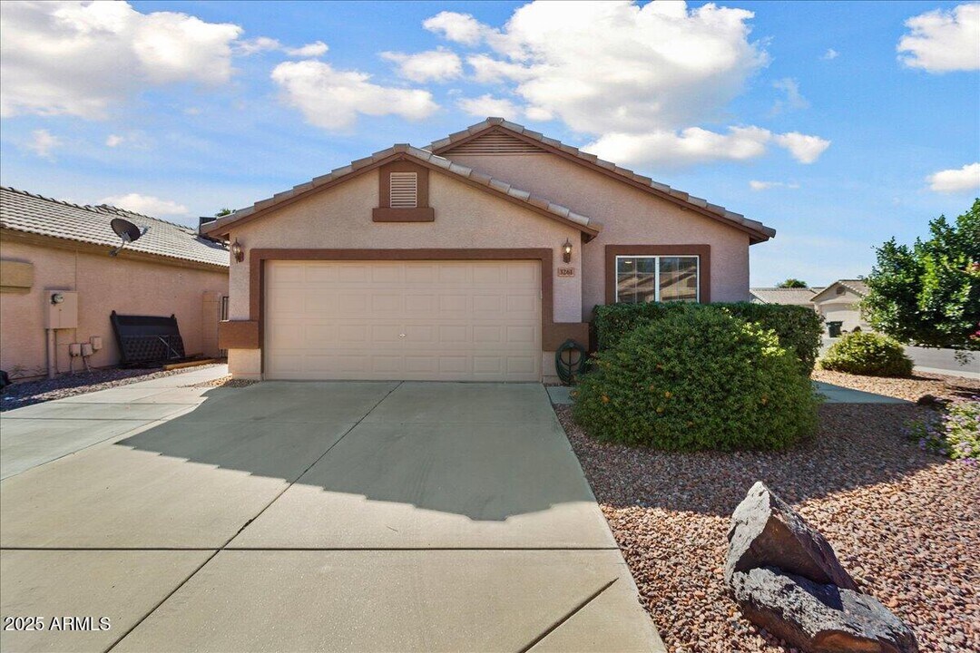3261 W Melinda Ln in Phoenix, AZ - Building Photo