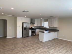 3240 Andrita St in Los Angeles, CA - Building Photo - Building Photo