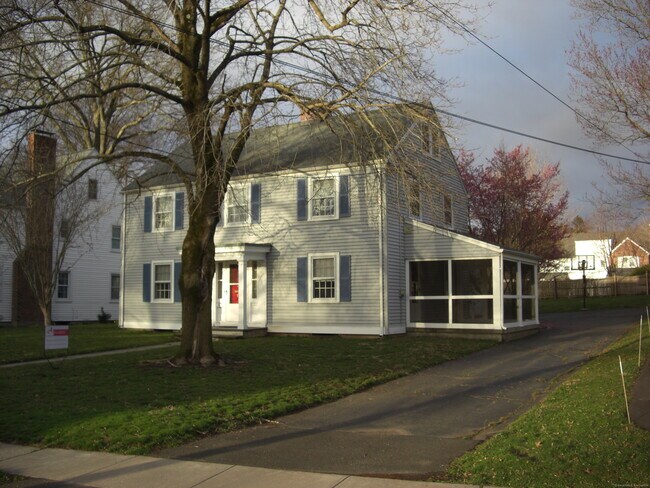 42 Rosedale Rd in West Hartford, CT - Foto de edificio - Building Photo