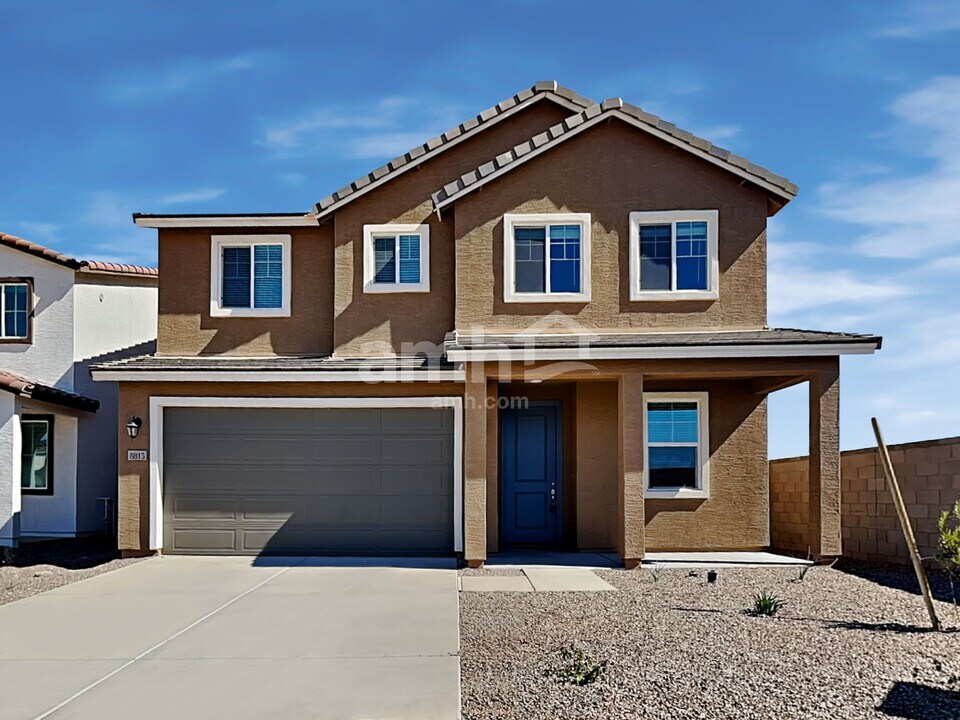 8815 N 171st Dr in Waddell, AZ - Foto de edificio