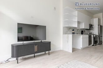812 W Adams St in Chicago, IL - Building Photo - Building Photo