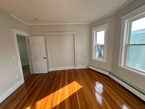 40 Temple St, Unit 1 in Somerville, MA - Building Photo - Building Photo
