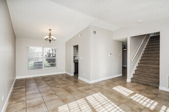 1518 Crossridge Dr in Brandon, FL - Building Photo - Building Photo