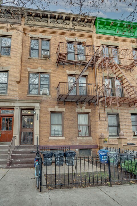 247 Senator St in Brooklyn, NY - Building Photo