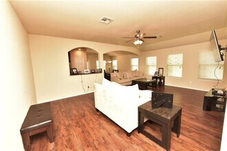 3217 Jackal Dr in Lorena, TX - Building Photo - Building Photo