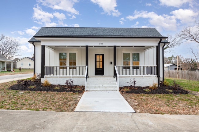 607 Kenmore Ave in Louisburg, NC - Building Photo - Building Photo