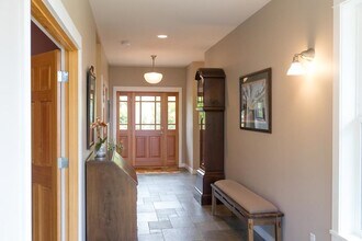 737 Cherryview Ln in White Salmon, WA - Building Photo - Building Photo