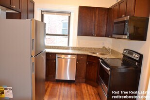 1463 Beacon St, Unit 42 in Brookline, MA - Building Photo