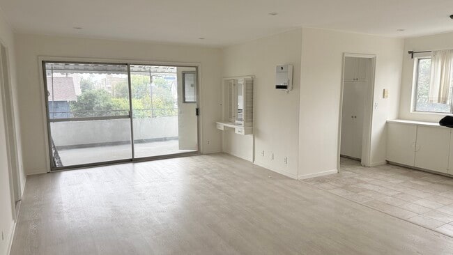 7617 De Longpre Ave, Unit 8 in West Hollywood, CA - Building Photo - Building Photo