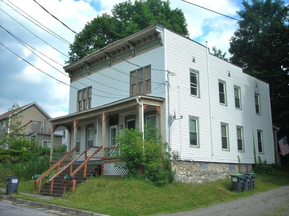 26-28 Willow St in Hoosick Falls, NY - Building Photo