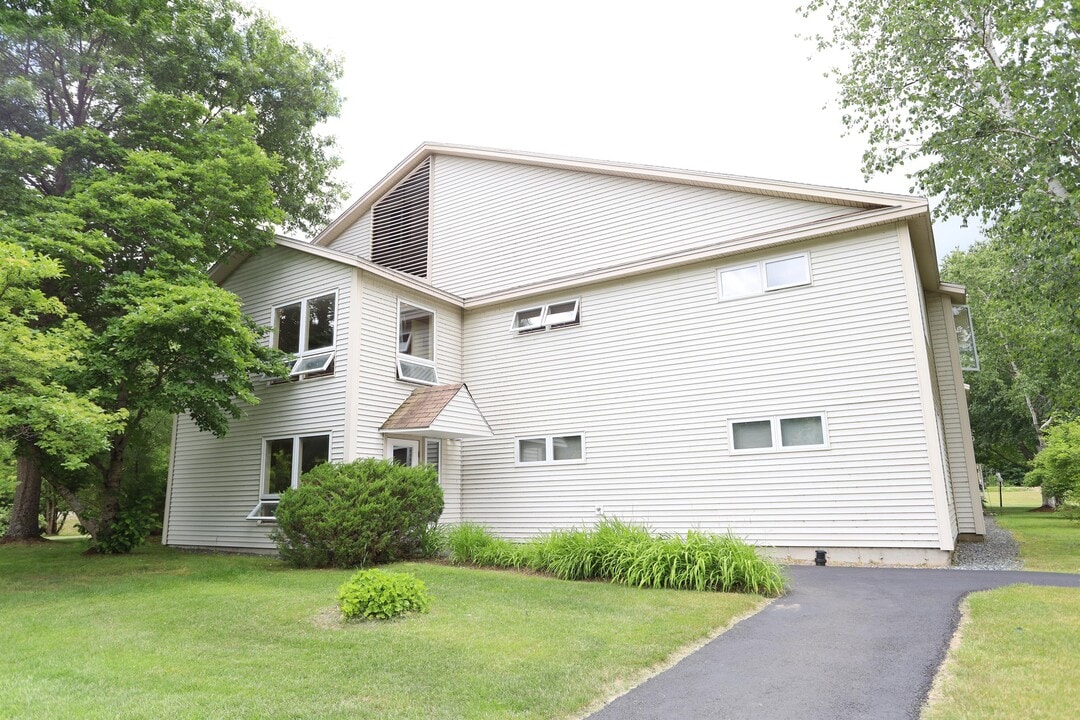 23 NH-49 in Campton, NH - Building Photo