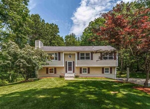 17 Garvin Rd in Derry, NH - Building Photo - Building Photo