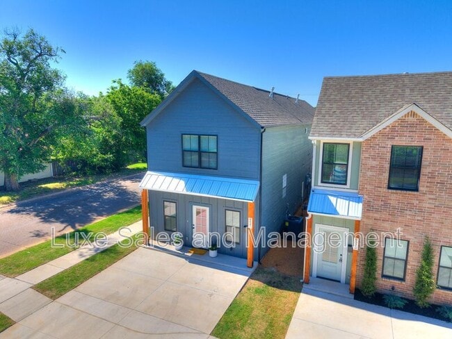 property at 600 W 2nd St