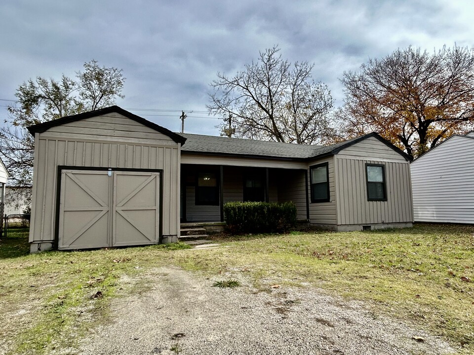 816 N Stockton Ave in Ada, OK - Foto de edificio