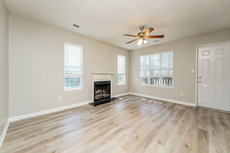 3213 Kings Glen Dr in Decatur, GA - Building Photo - Building Photo