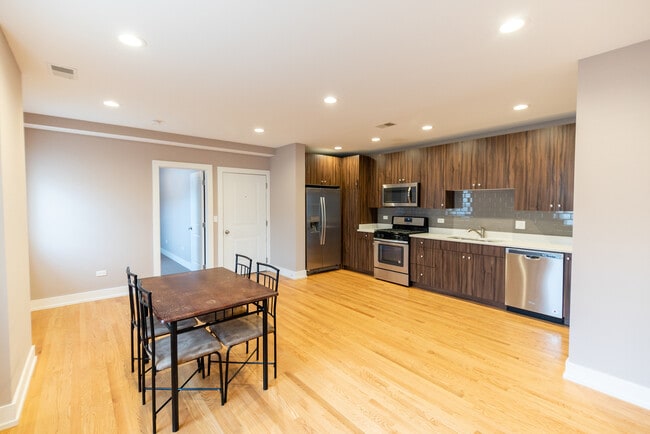 3433 S Indiana Ave in Chicago, IL - Building Photo - Building Photo