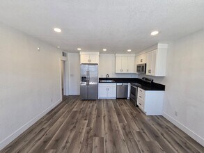 320 N 10th St in Las Vegas, NV - Building Photo - Building Photo