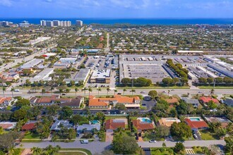 3798 NW 2nd Ct in Boca Raton, FL - Foto de edificio - Building Photo