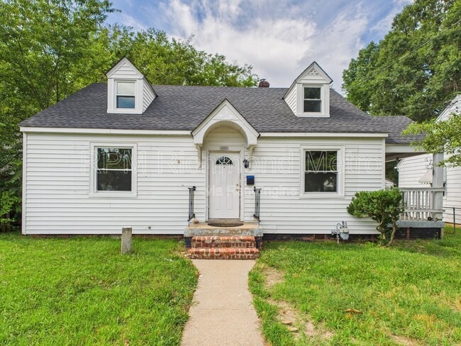 property at 3905 Larchmont Ln
