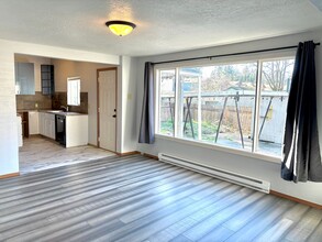 13810 SE Knight St in Portland, OR - Building Photo - Building Photo