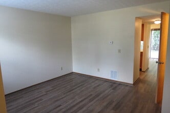 2265 Hughey Dr in Reynoldsburg, OH - Building Photo - Building Photo