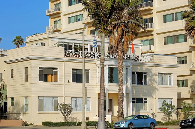 Value-Add Ocean View MF in Santa Monica in Santa Monica, CA - Foto de edificio - Building Photo