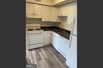 7758 Rockwell Ave, Unit 2 in Philadelphia, PA - Foto de edificio - Building Photo