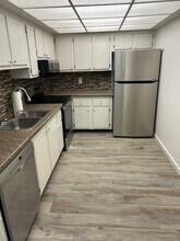 255 Dolphin Pt, Unit 303 in Clearwater Beach, FL - Building Photo - Building Photo