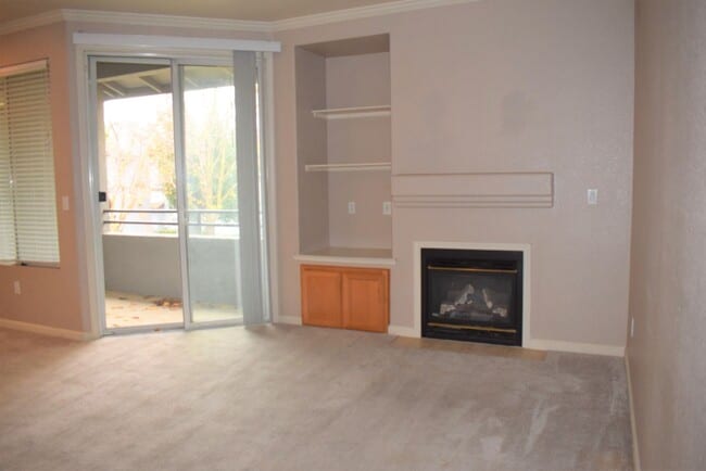 5201 Laguna Oaks Dr in Elk Grove, CA - Building Photo - Building Photo