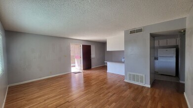 853 N Bruce St in Las Vegas, NV - Building Photo - Building Photo