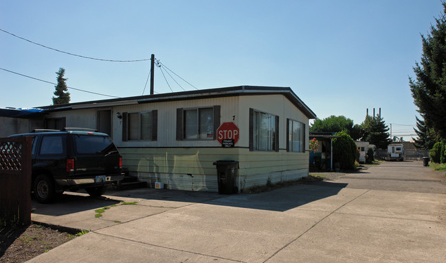 2435 A St in Springfield, OR - Building Photo - Building Photo