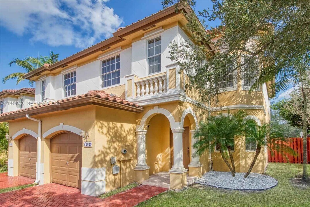 14049 SW 51st Ln in Miramar, FL - Foto de edificio