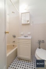 340 E 53rd St-Unit -4C in New York, NY - Building Photo - Building Photo