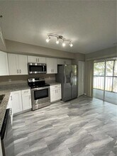 7218 E Bank Dr in Tampa, FL - Building Photo - Building Photo