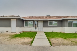1013 Mira Loma Dr in Bakersfield, CA - Building Photo