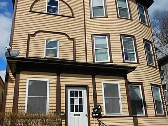 31 Capital St in Pawtucket, RI - Building Photo