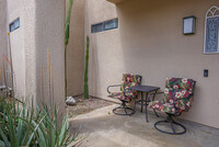 28409 Taos Ct in Cathedral City, CA - Foto de edificio - Building Photo