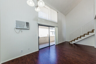 11545 Moorpark St in North Hollywood, CA - Building Photo - Building Photo